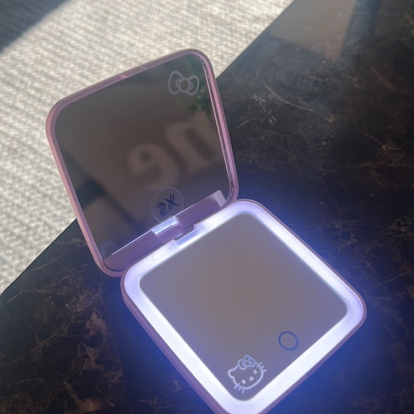 ••HELLO KITTY !!! IMPRESSIONS VANITY COMPANY BUNDLE ••• - Picture 6 of 6